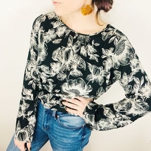 Melrose & Market Bell Sleeve Crop Top